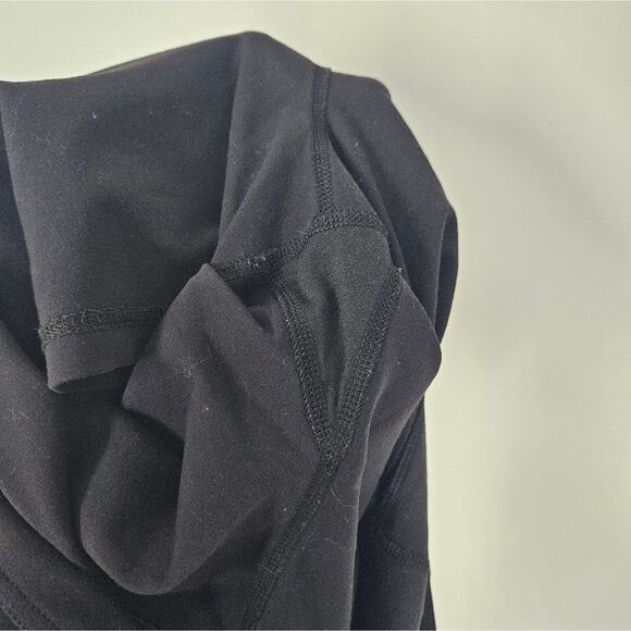 Lululemon Black Groove Short 4 - Picture 9 of 10